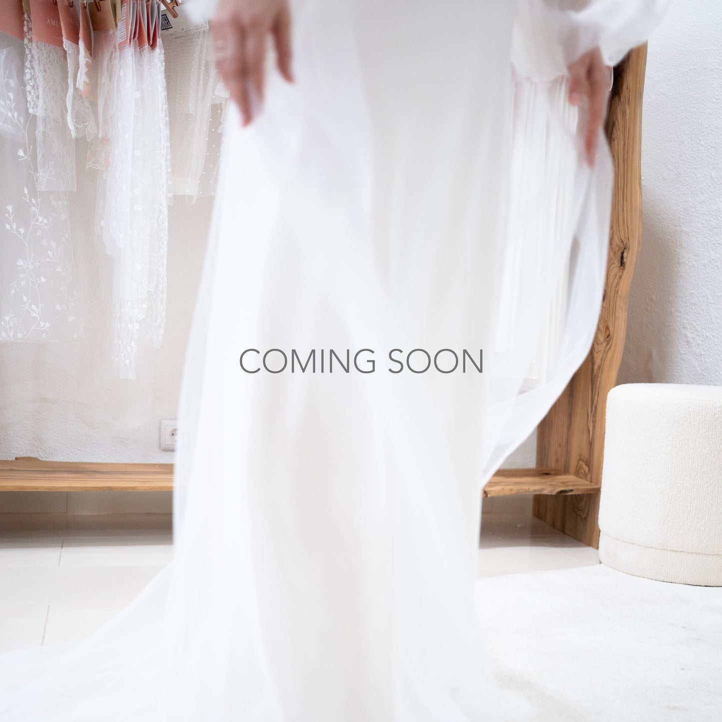 HALTER NECK W/ STRAPS