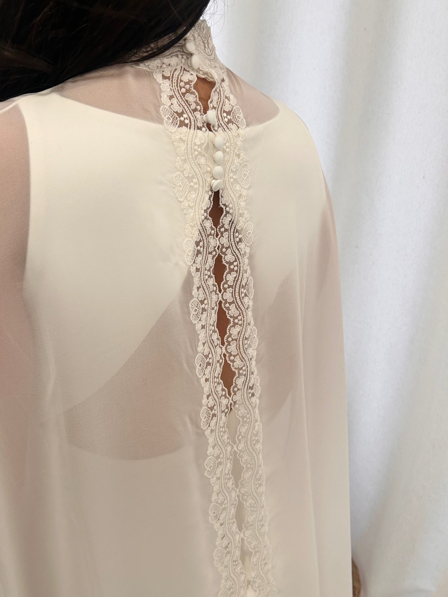 CAPE WITH EMBROIDERED COLLAR & BACK