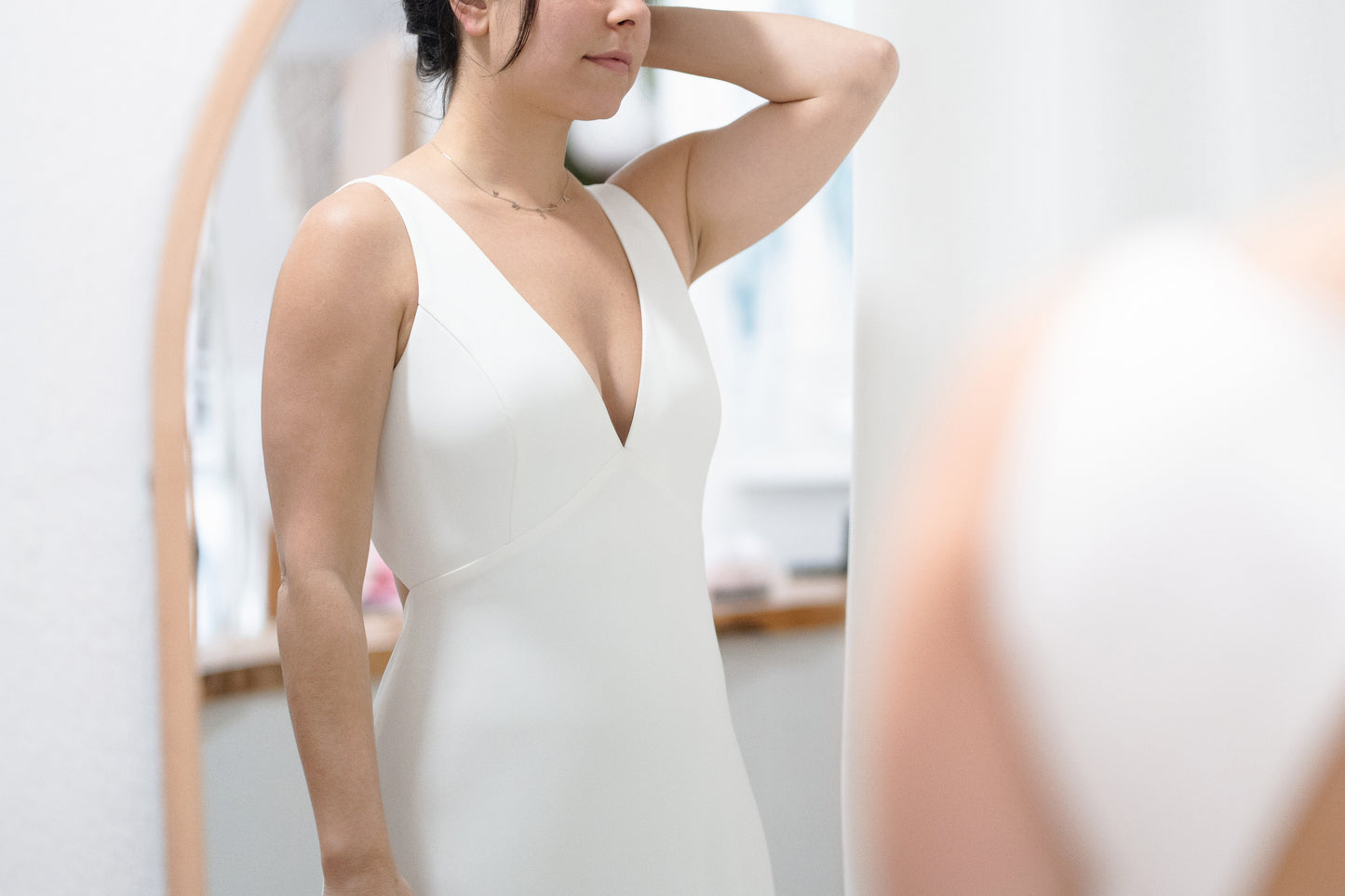 V-NECK DRESS WITH TRIANGULAR OPEN BACK