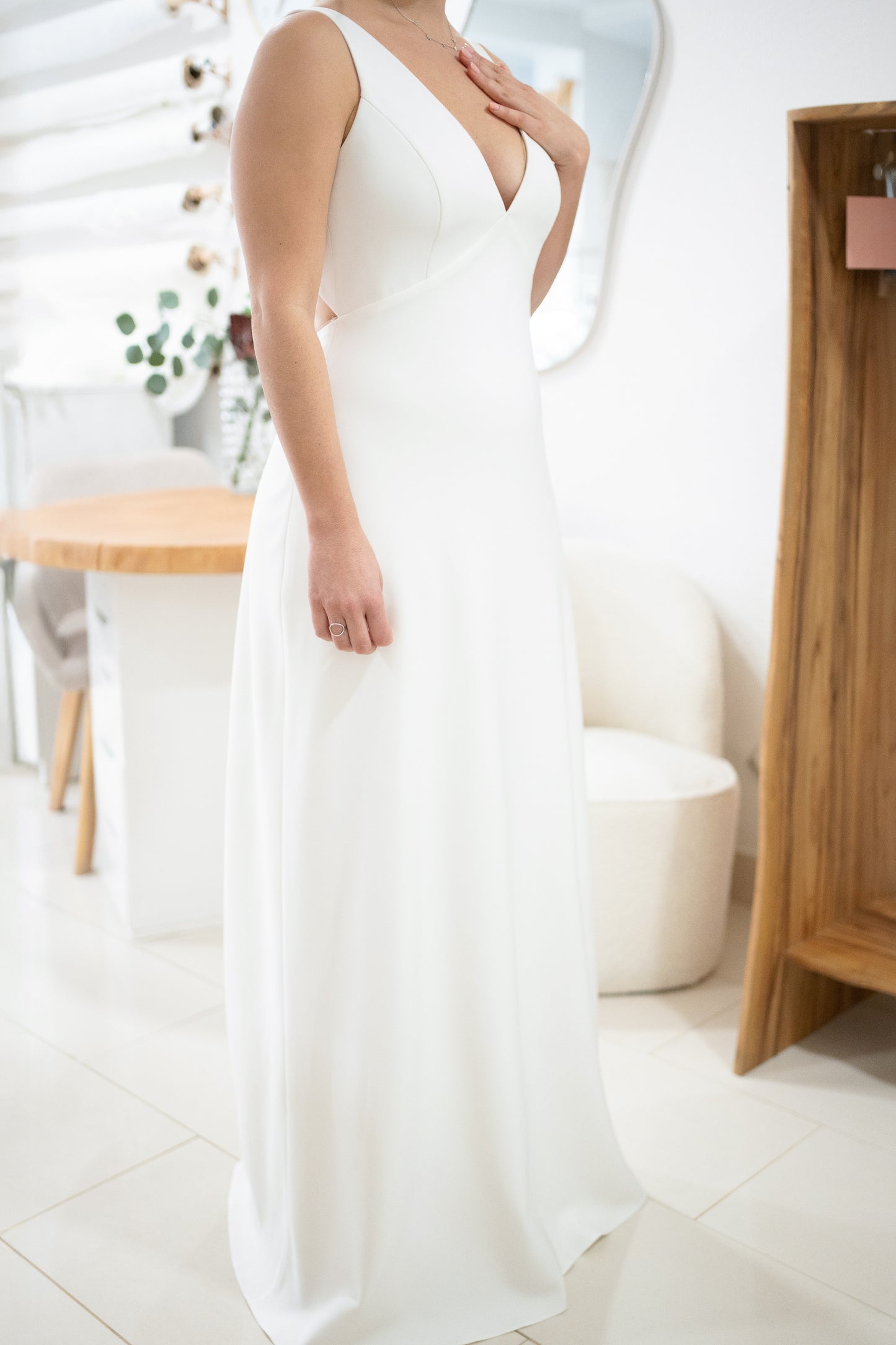 V-NECK DRESS WITH TRIANGULAR OPEN BACK