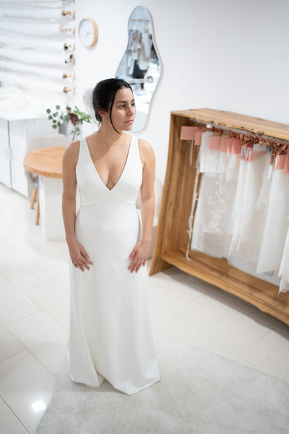 V-NECK DRESS WITH TRIANGULAR OPEN BACK