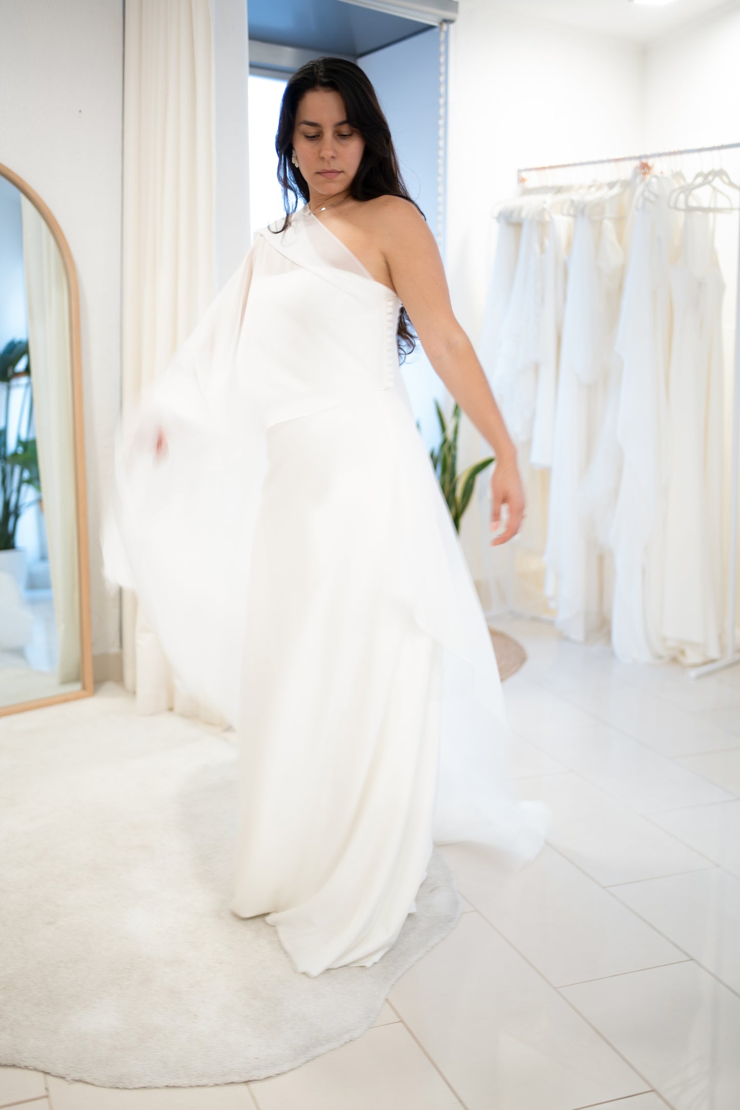 AIRIS | ONE SHOULDER W/ SCARF