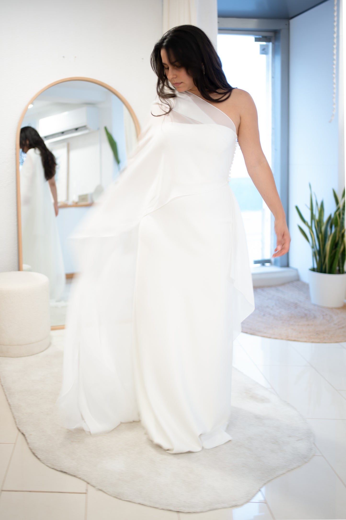 AIRIS | ONE SHOULDER W/ SCARF