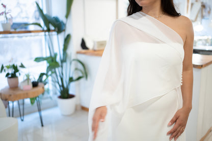 AIRIS | ONE SHOULDER W/ SCARF