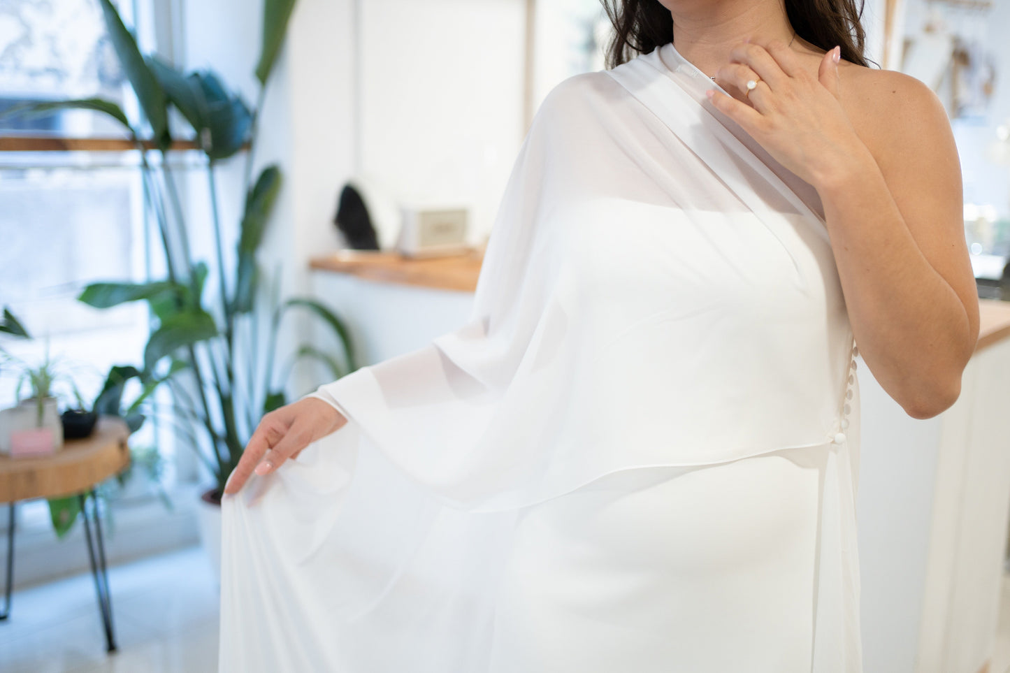 AIRIS | ONE SHOULDER W/ SCARF