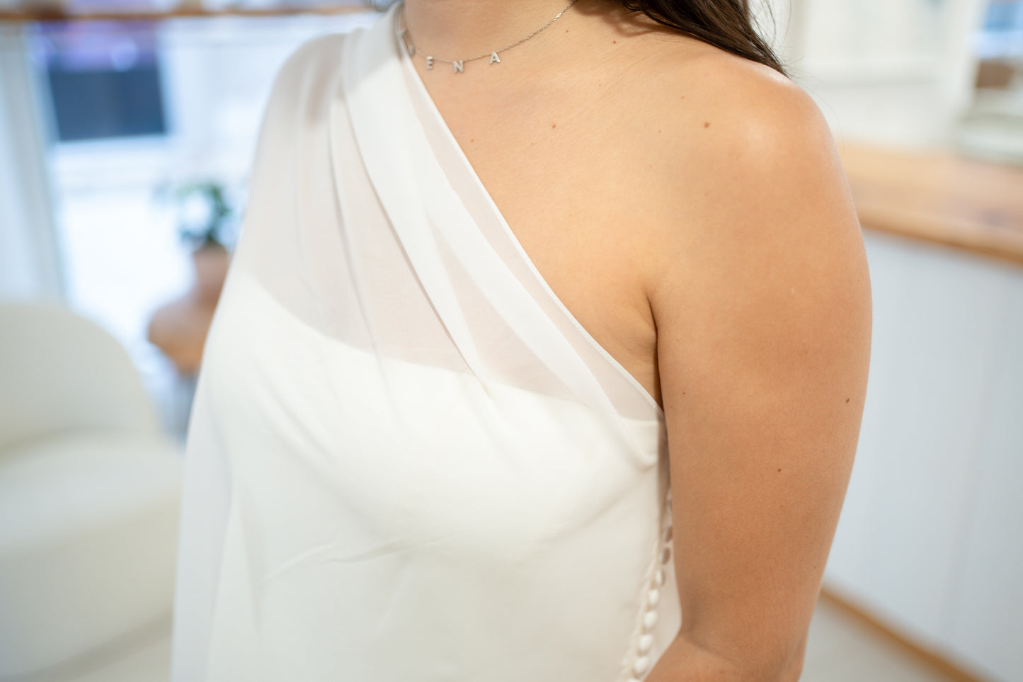 AIRIS | ONE SHOULDER W/ SCARF