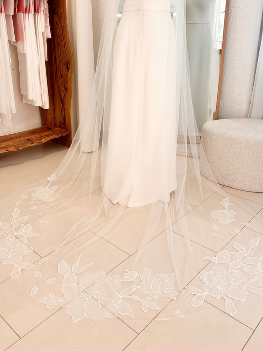 floral veil, embroidered flowers in veil, bridal veil with flowers
