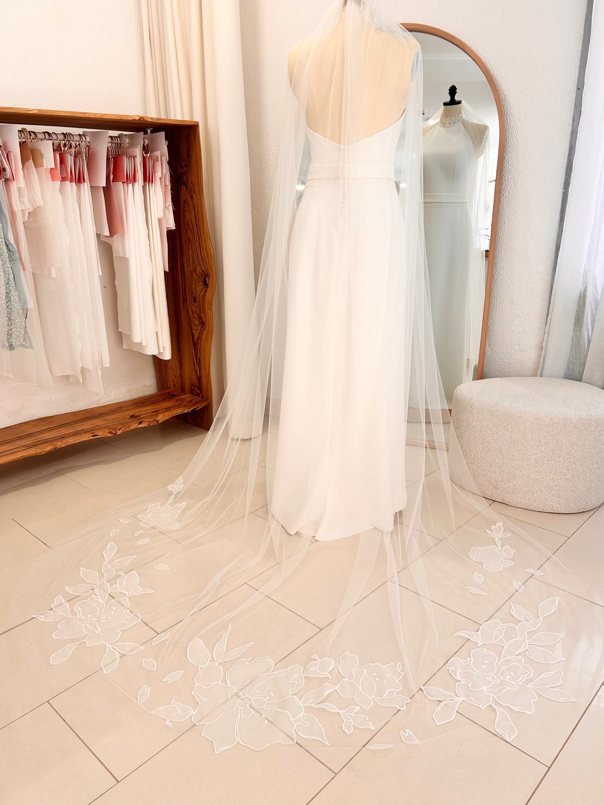 floral veil, embroidered flowers in veil, bridal veil with flowers