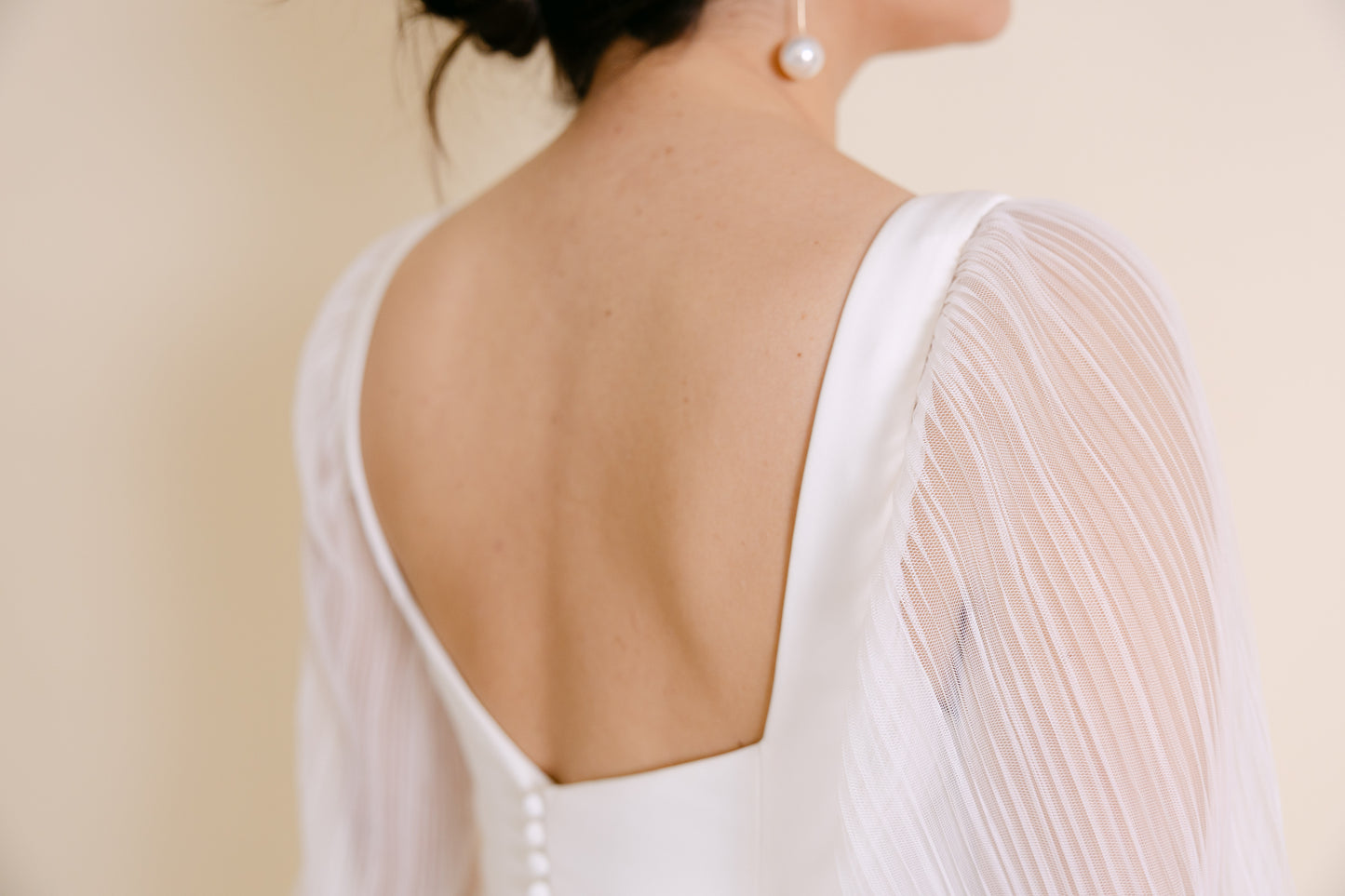 PLEATED TULLE SLEEVE WITH CUFF