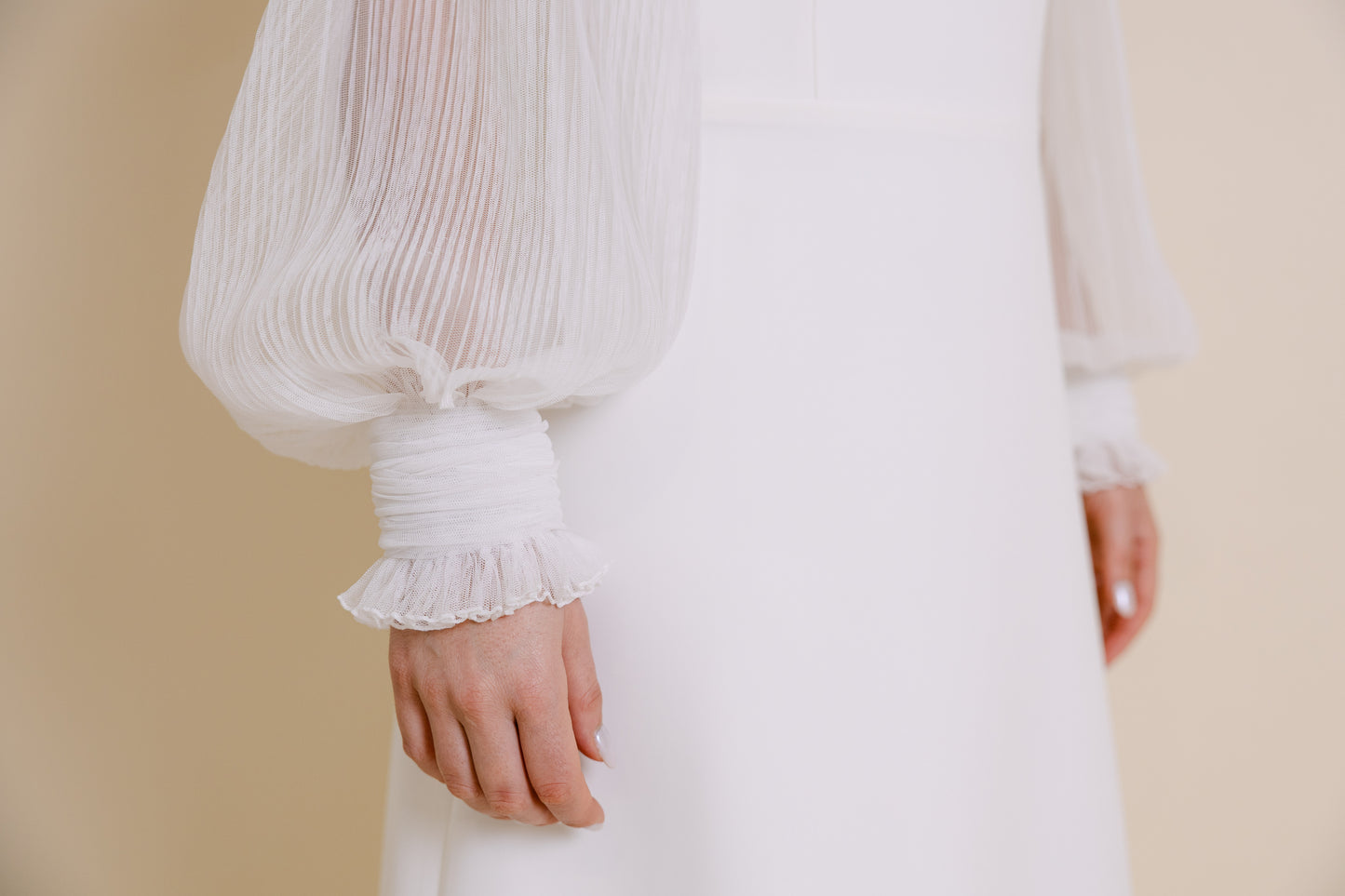 PLEATED TULLE SLEEVE WITH CUFF