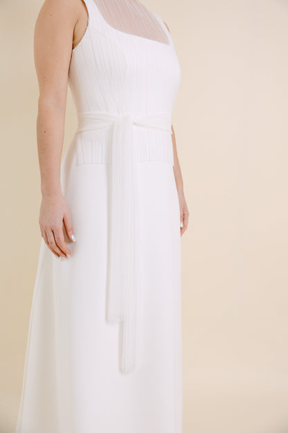 LINA | SLEEVELESS W/ TRAIN